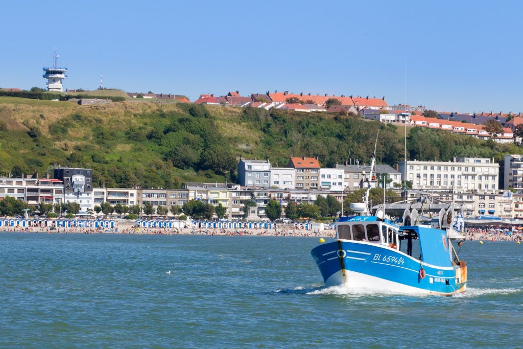 the beach at boulogne sur mer view from the port photo FLAMENT